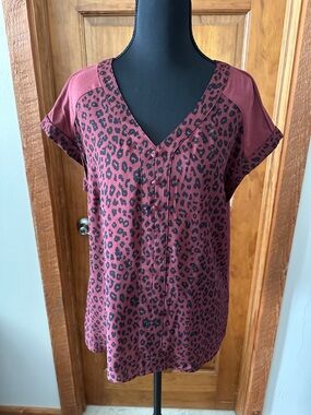 V-Neck Short Sleeve Leopard Print Blouse - Burgundy